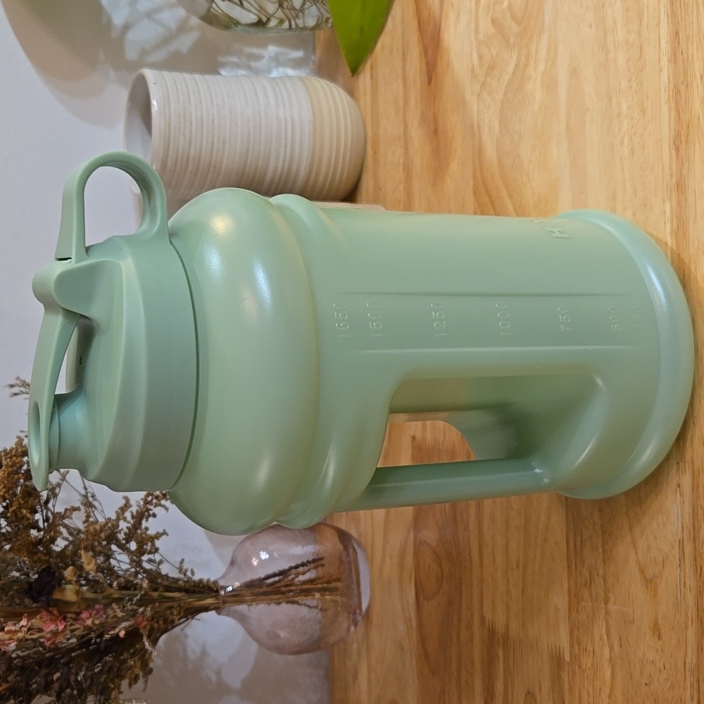 Matcha Green Hydrojug Pro BPA Free Plastic Water Jug Half Gallon - Picture 4 of 6